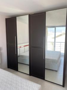 a bedroom with a bed and a large mirror at Denize 800 m uzaklıkta villamız in Aksu