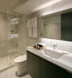 Koupelna v ubytování Amberes 64, Ascend Hotel Collection