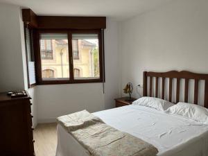 Postel nebo postele na pokoji v ubytování Luminoso y céntrico Llanes