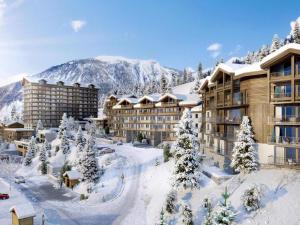 a resort in the snow with a mountain in the background at Appartement Courchevel 1650, 3 pièces, 6 personnes - FR-1-563-127 in Courchevel