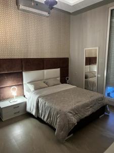 En eller flere senger på et rom på Luxury villa in seachell sahel el alamein