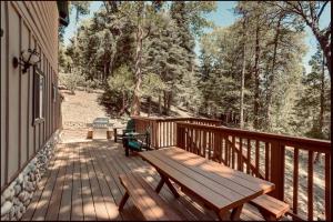 Gallery image of Hibernate at The Little Cub-Inn in Lake Arrowhead +5 photos