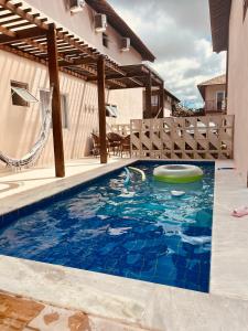 a swimming pool with a frisbee in the water at Bangalô 39 in Tamandaré