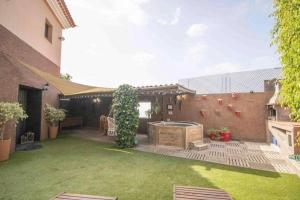 a backyard with a large yard with a grill and a patio at Villa Canales in La Matanza de Acentejo
