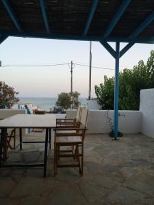Balkón nebo terasa v ubytování Asimina's beach house