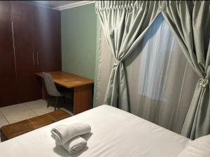 Postel nebo postele na pokoji v ubytování Silverton Private Apartment