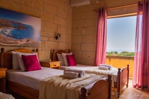 A bed or beds in a room at Orchidea Xaghra