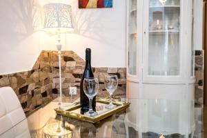 Nápoje v ubytovaní Golden Sunset Beach Apartment