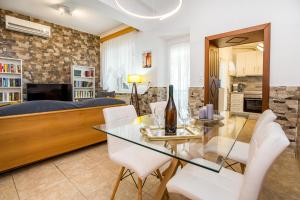 Posedenie v ubytovaní Golden Sunset Beach Apartment