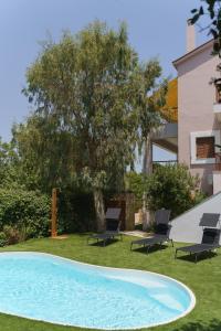 Bazén v ubytování Eucalyptus Villa nebo v jeho okolí