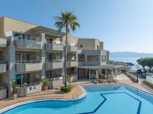 Molos Bay Hotel 내부 또는 인근 수영장