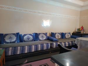 Area tempat duduk di Kasbah Oualidia