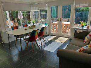 a living room with a table and chairs at Chez Ana in Saxmundham