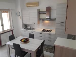 Köök või kööginurk majutusasutuses Casa Vacanza Nonni Di Millo