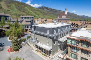 Nespecifikovaný výhled na hory nebo výhled na hory při pohledu z prázdninového domu