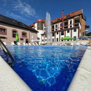 בריכת השחייה שנמצאת ב-Apartman Paradise Fojnica או באזור