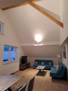 a living room with a couch and a table at Ferienwohnung Natalie in Kaisersesch