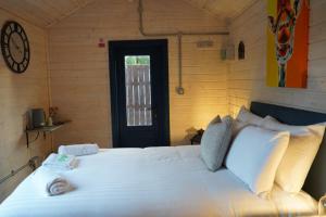 En eller flere senger på et rom på West Wicklow Glamping with Hot Tub