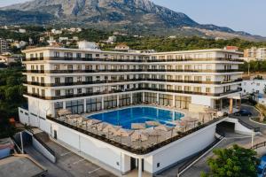 an aerial view of a hotel with a swimming pool at Hotel BH in Dobra Voda