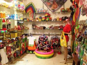 a shop with a woman standing in a store at Hotel La Fragata in Coveñas