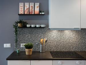 a kitchen with a counter top with a patterned wall at Apartamento Luis de Vargas in Huelva