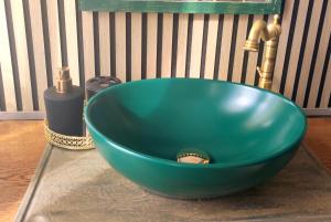 a green bowl sitting on top of a sink at Mosel Boutique in Bruttig-Fankel