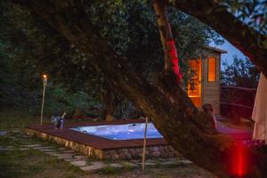 una piscina in un cortile di notte di Antica Dimora Palinuro a Palinuro