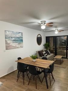 a living room with a table and a couch at Departamento Altata Punta Paraiso in Altata