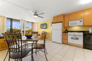 Kuchyň nebo kuchyňský kout v ubytování Maui Vista 1210