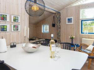 Restaurace v ubytování Holiday home Rømø XXI