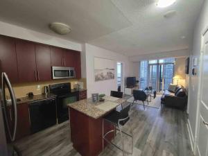 Η κουζίνα ή μικρή κουζίνα στο City Centre Lodge ( Downtown)