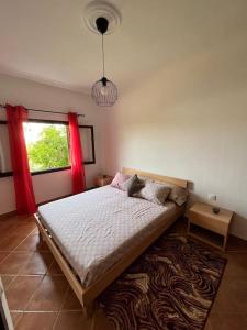 a bedroom with a bed and a window at Appart magnifique Cabo Negro in Cabo Negro