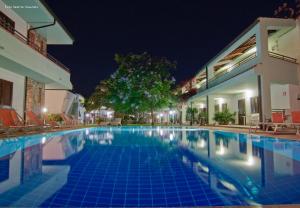 Swimming pool sa o malapit sa Hotel Residence Pegaso