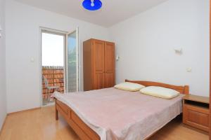Posteľ alebo postele v izbe v ubytovaní Apartments with a parking space Brela, Makarska - 789