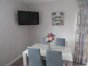 A television and/or entertainment centre at Willow Tree Cottage