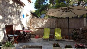 Patio nebo venkovní prostory v ubytování Apartments by the sea Milna, Vis - 8490