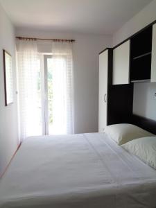 Postel nebo postele na pokoji v ubytování Apartment Moscenicka Draga 2327c