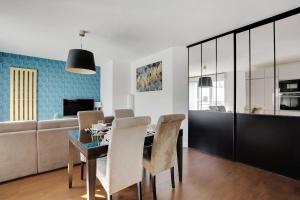 a dining room and living room with a table and chairs at Cosy apartment & balcony -1BR 4P- Levallois-Perret in Levallois-Perret