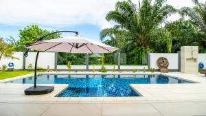 Bazén v ubytování RUSARDI Poolvilla Ao Nang - new Villa 4 Bedrooms 4 Bathrooms, 10m Pool nebo v jeho okolí