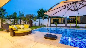 Bazén v ubytování RUSARDI Poolvilla Ao Nang - new Villa 4 Bedrooms 4 Bathrooms, 10m Pool nebo v jeho okolí