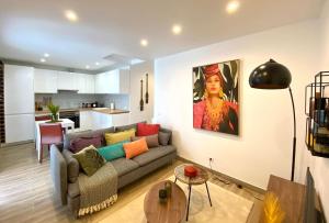 a living room with a couch and a table at Casa Pirilampo Ferragudo in Ferragudo