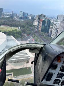 a view of a city from the cockpit of a helicopter at Tour en avión privado para celebrar fechas memorables como compromisos matrimoniales, declaración de amor, cumpleaños, aniversarios in Toluca