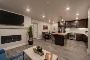 A kitchen or kitchenette at Sage Creek At Moab Luxury Condo A