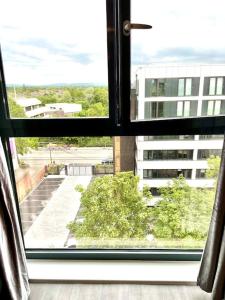 an open window with a view of a building at Morden 2 Bed Apartment - Manchester Old Trafford in Manchester
