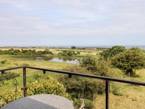 恩布尔顿Dunstanburgh View的相册照片
