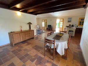 a kitchen and dining room with a table and chairs at Villa La Tapatia in Le Diamant