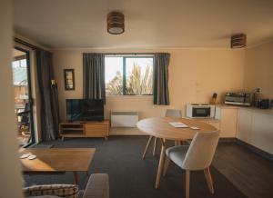 Kuchyň nebo kuchyňský kout v ubytování Rainforest Motel