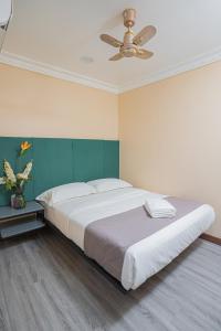 Postel nebo postele na pokoji v ubytování Hotel 28 Titiwangsa