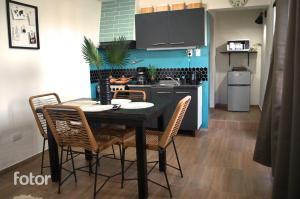 a kitchen with a table and chairs in a room at Hospedaje Emma&Anna Dpto 1 in Ushuaia