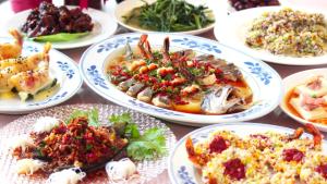 Makanan di atau berdekatan hotel